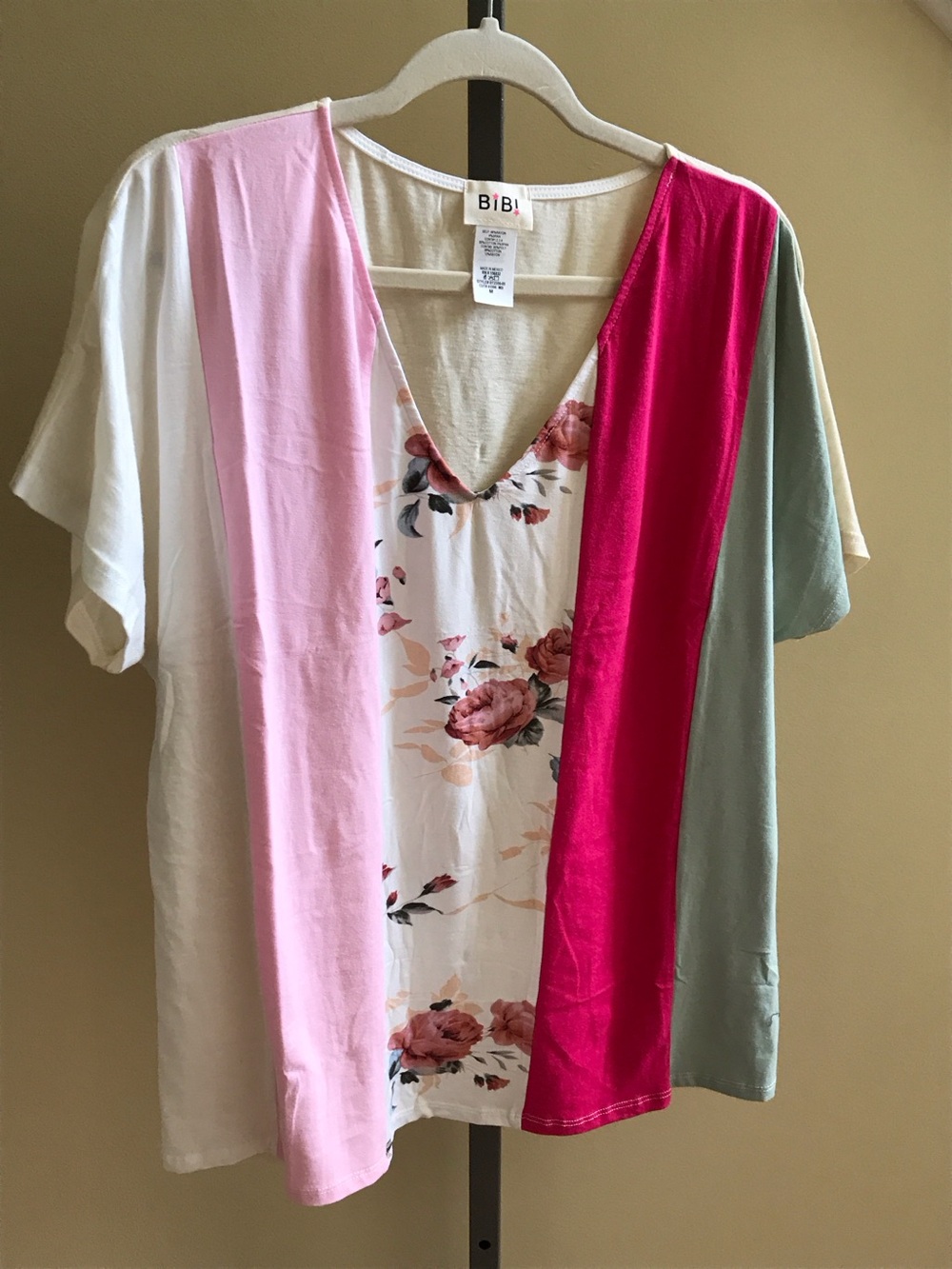 BIBI NWT Top Cream floral pink Size Small - Xlarge